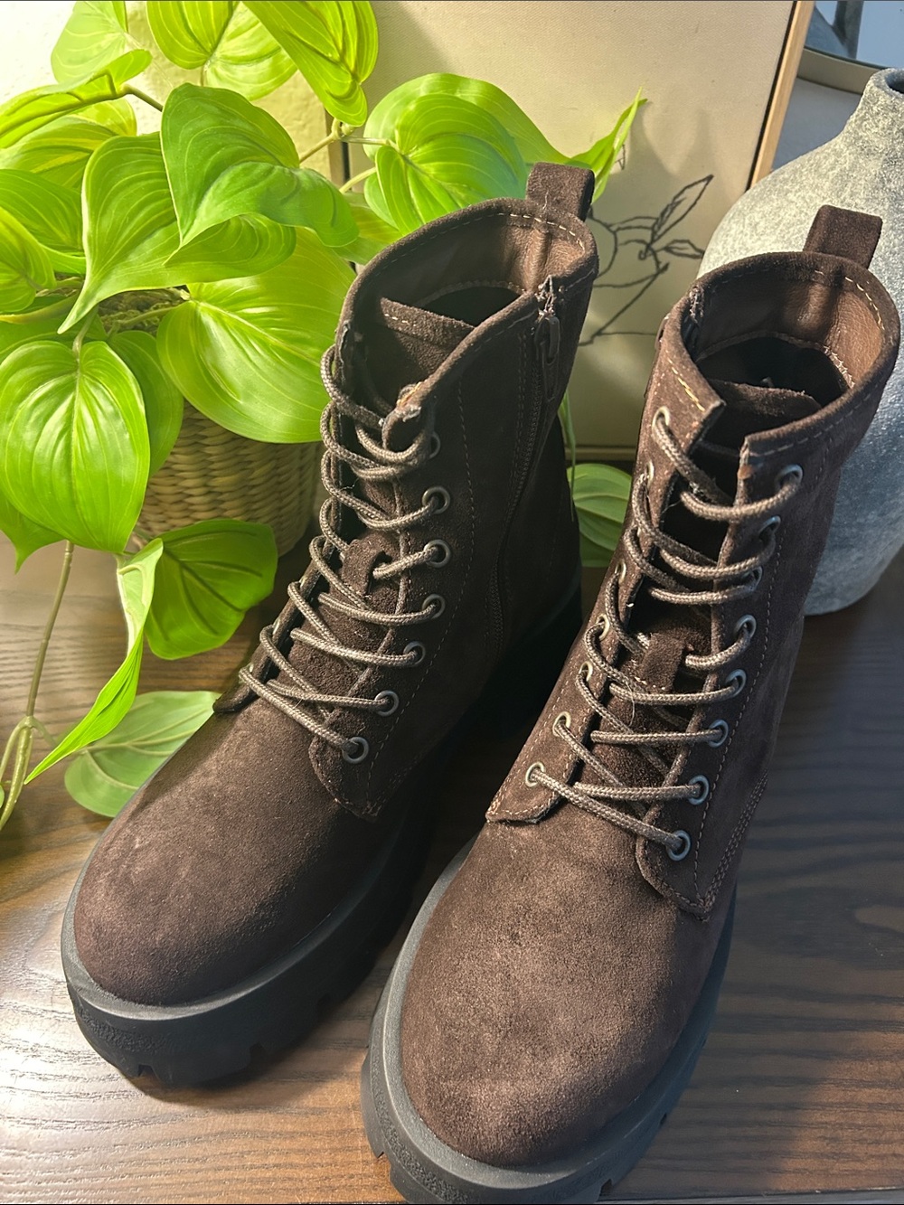 NEW NO BOX SIZE 8 Woman's Boots Steve Madden Rascal BROWN SUEDE COMBAT LUG SOLE